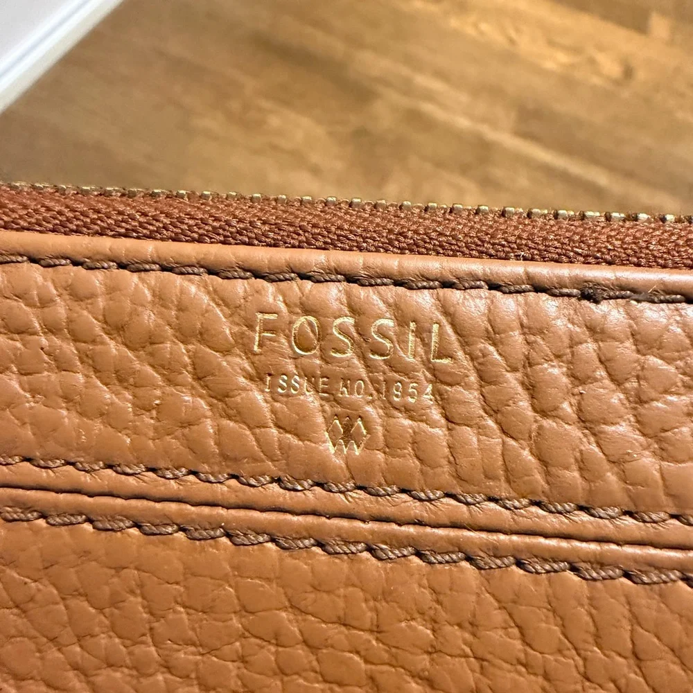 FOSSIL Pebbled Leather Large Zip Around Brown Wallet With Tassel Women’s - Picture 9 of 16